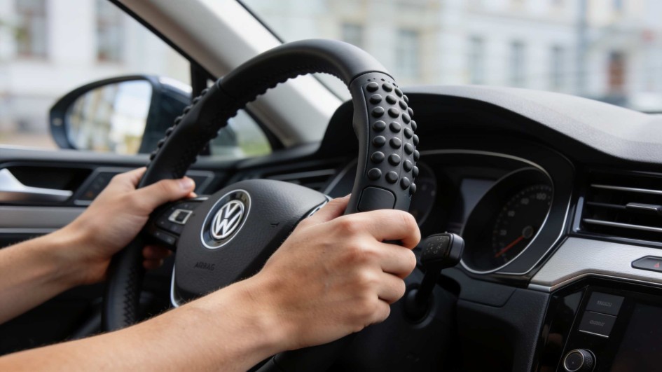 Volkswagen запатентовал руль с антистресс-модулем для водителей