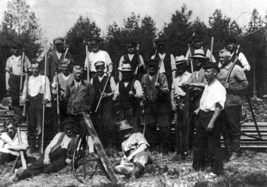 ​Первые строители исследовательского центра Пенемюнде, август 1936 года. Архивное фото из книги В. Боде и Г. Кайзера «Raketenspuren. Peenemünde 1936-1996» (1997) - Побег из Пенемюнде | Warspot.ru