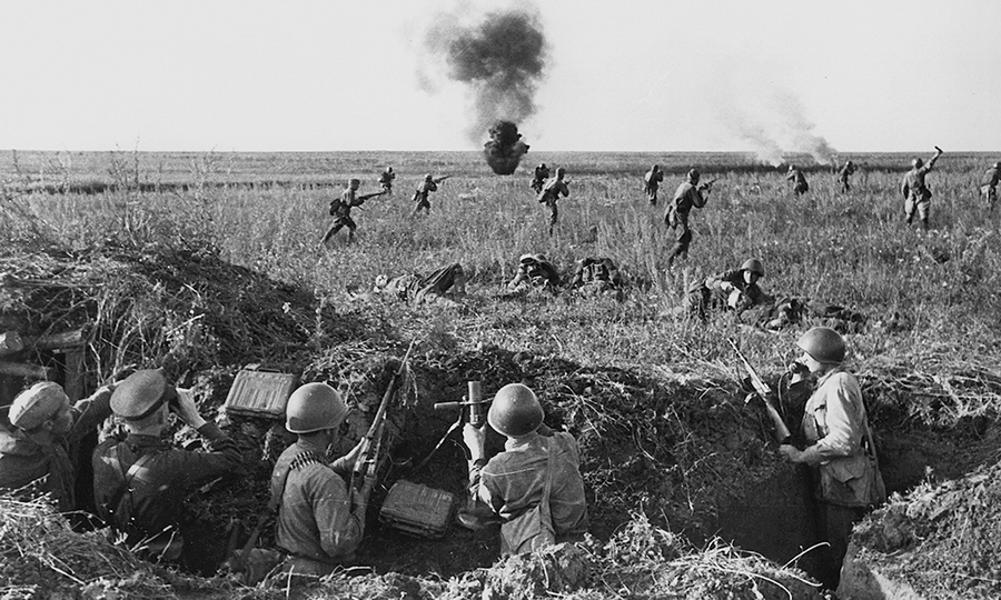 ​Атака советской пехоты при поддержке 50-мм ротного миномёта образца 1940 года - «Находится на положении беспризорника…» | Warspot.ru