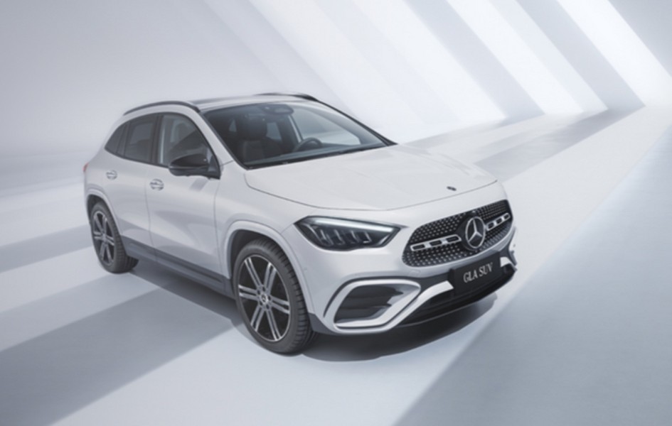 Mercedes-Benz GLA нового поколения: увеличенные размеры и скрытые ручки