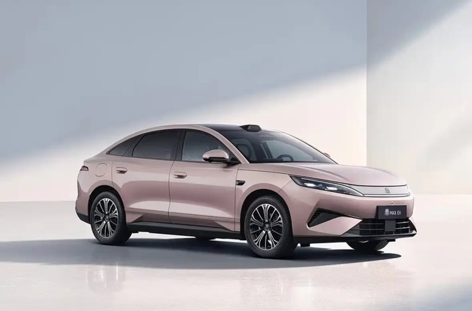 BYD Qin Max: интерьер нового седана и рекордная скорость зарядки