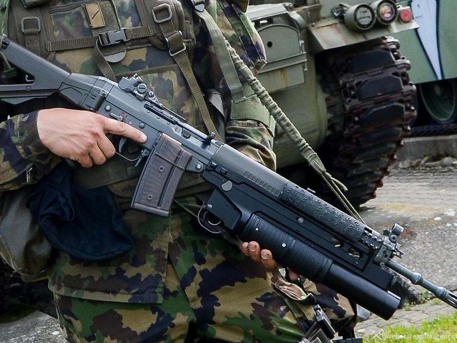​SIG SG 550, она же Stgw 90, – основная винтовка швейцарской армии (http://www.grenadier.ch) - Армия – это народ. Народ – это армия | Военно-исторический портал Warspot.ru