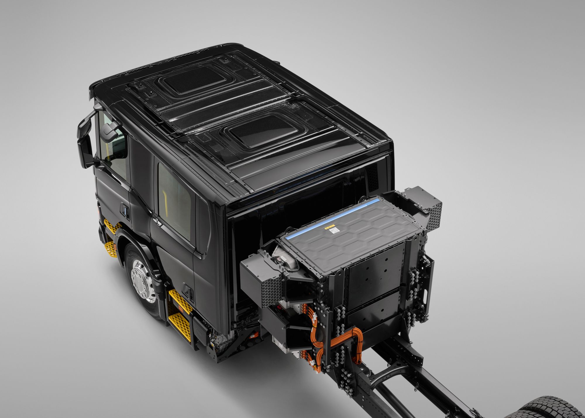 Scania представила новый электрогрузовик с двухрядной кабиной для нужд спецслужб