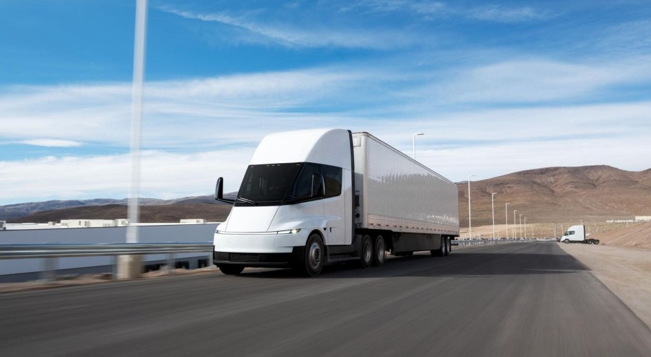Tesla Semi: новые сроки выхода и сомнения экспертов по поводу автономных грузовиков