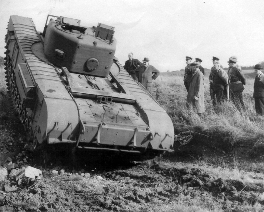 ​Члены советской военной миссии на испытаниях танка Churchill IV. Англия, весна 1942 года - Британский «премьер» в СССР | Военно-исторический портал Warspot.ru