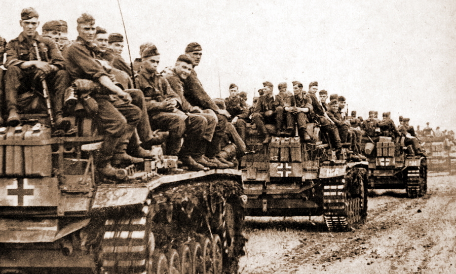 ​Самоходные орудия дивизии «Гроссдойчланд» с пехотой на броне, лето 1942 года - Немецкий великан у ворот Воронежа | Warspot.ru