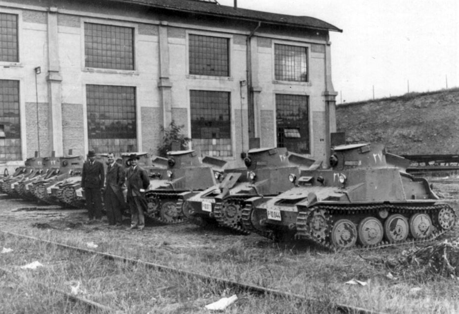 ​Иранская приемная комиссия на фоне Praga AH-IV, 1937 год. Судя по лицам, иранские военные остались довольны - Большой успех маленьких танков | Военно-исторический портал Warspot.ru