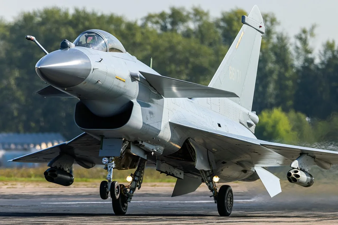 Бангладеш выбрал китайские J-10CE для замены старых F-7