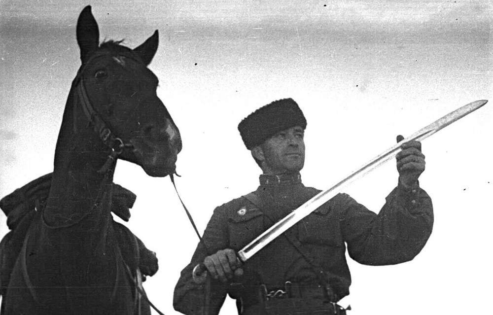 Кавалерист с шашкой