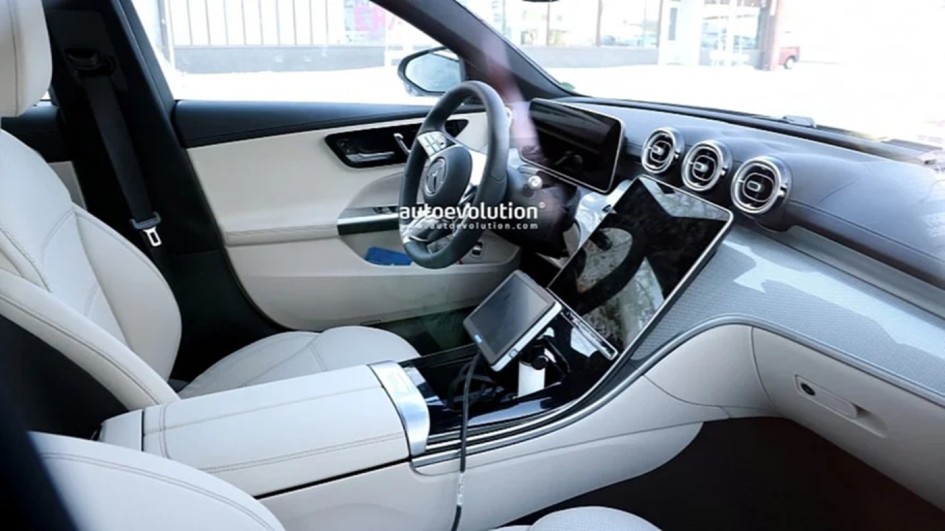 Mercedes-Benz C-Class 2027: возвращение кнопок, новая MB.OS и шестицилиндровый мотор