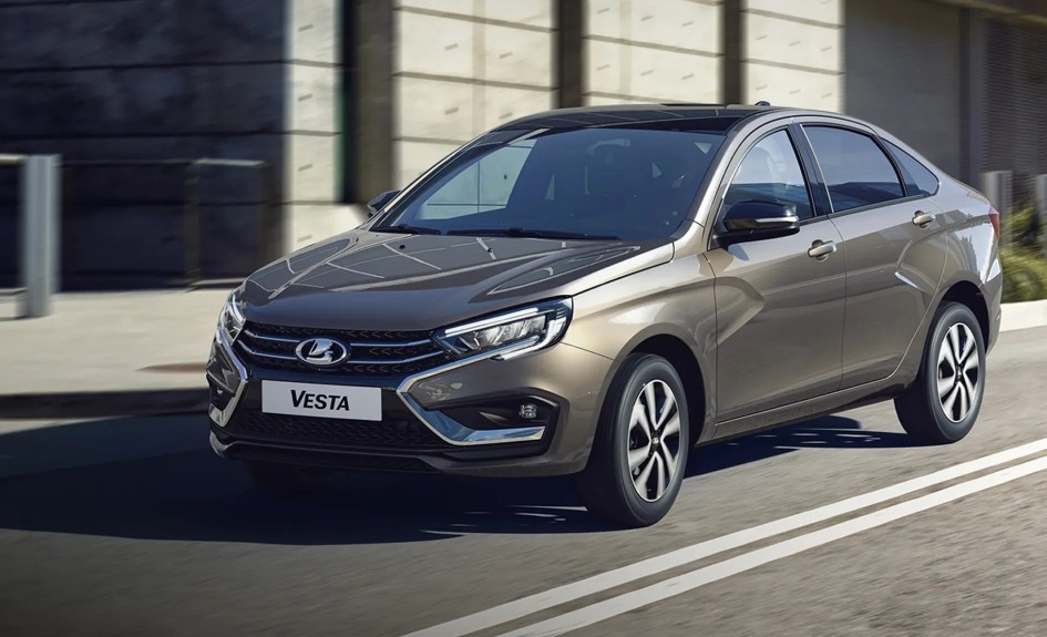 Lada Granta и Lada Vesta: сравнение цен, моторов и комфорта в 2026 году