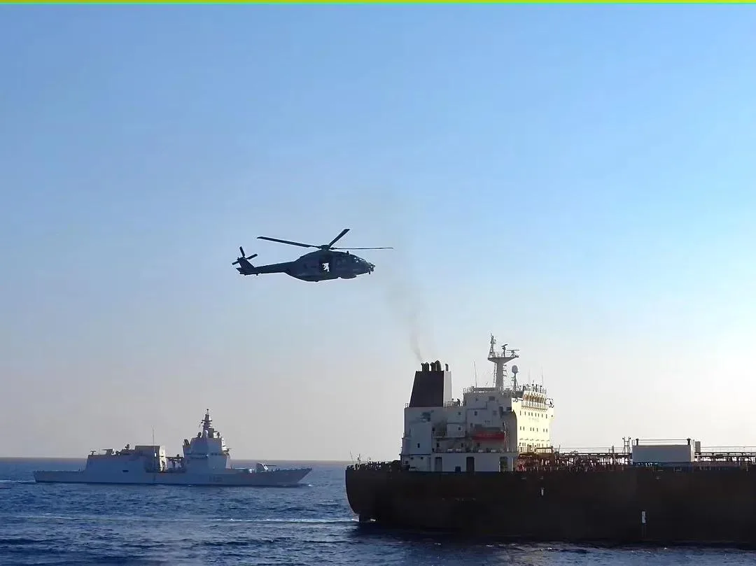 ВМС Италии при помощи польского патрульного самолета и греческого судна взяли сегодня на абордаж в Средиземном море российский теневой танкер Toa Payoh. Об этом заявило Министерство обороны Италии