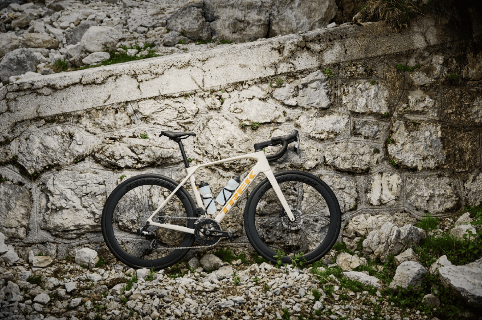 Trek Domane SLR V поколения: минус IsoSpeed, плюс легкость и клиренс 40 мм