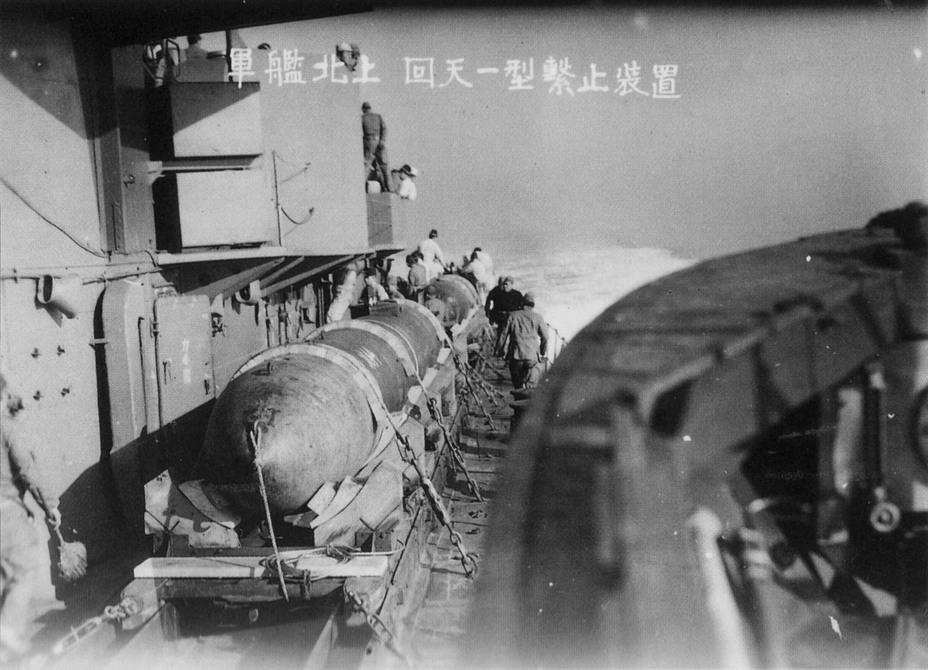 ​Торпеды «Кайтэн» на крейсере «Китаками», начало 1945 года. Фото из коллекции автора - «Китаками» и «Оои»: «многоликие» корабли японского флота | Военно-исторический портал Warspot.ru