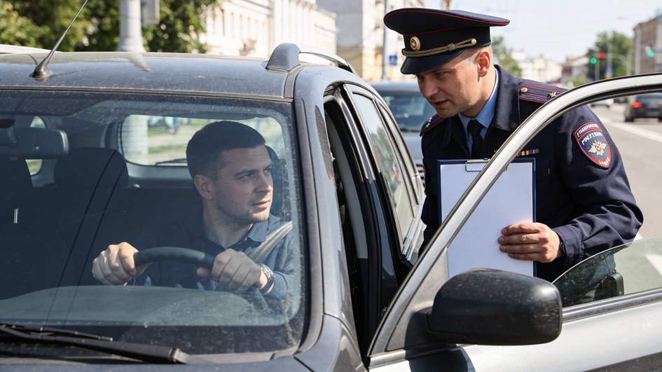 Водителям не стоит раскрывать профессию при проверке документов на дороге