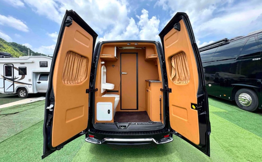 На российском рынке появился дизельный автодом Ford Transit с пробегом всего 13 000 км