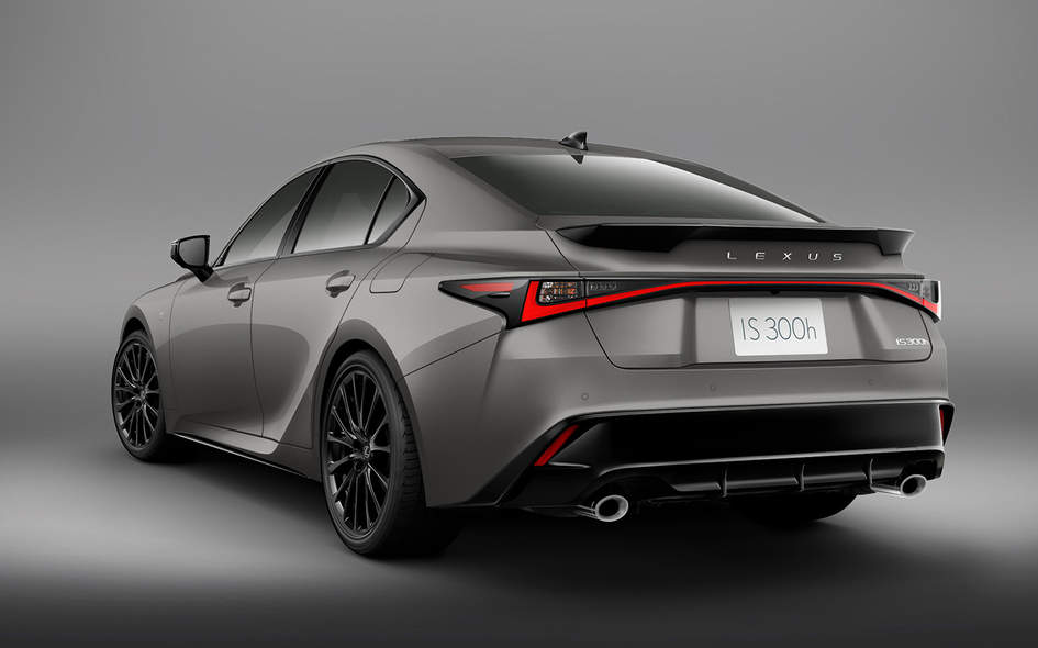 Lexus IS300h F Sport Mode Black VI: лимитка для Японии с зимним пакетом и чёрными дисками