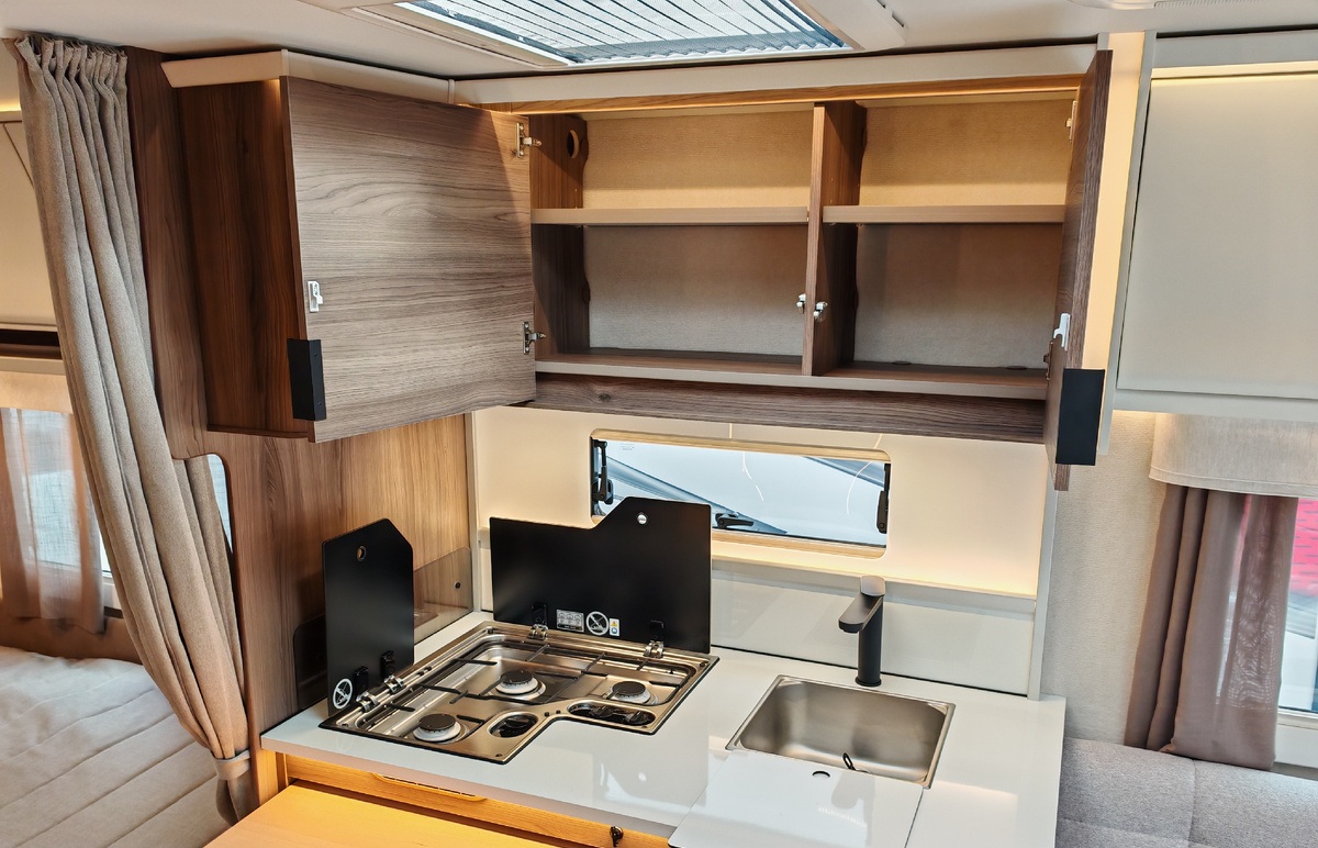 Новый дом на колесах Kabe Brilliant 470 XL: надежность и комфорт при −35° за 8,1 млн рублей
