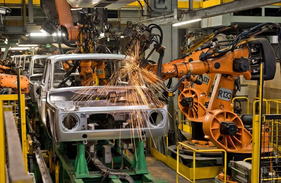 Зарплаты на АвтоВАЗе: кто получает до 400 тысяч и как это влияет на цену Lada