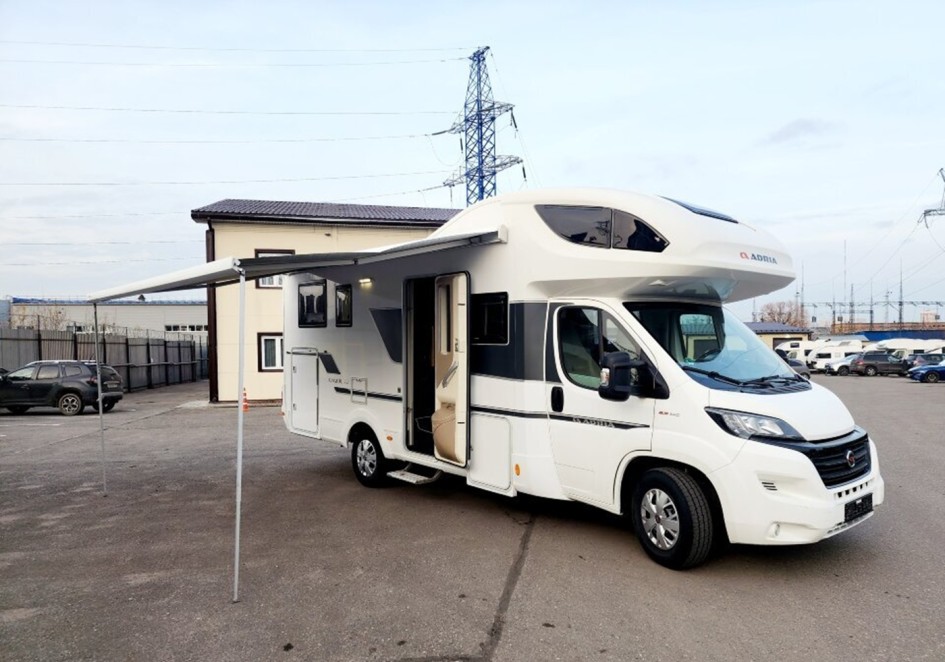 Adria Coral XL 670 SP с водяным теплым полом и премиальным оснащением