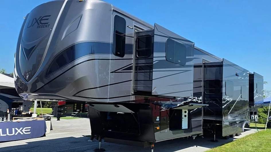 Luxe Regent 48FLB 2027 года