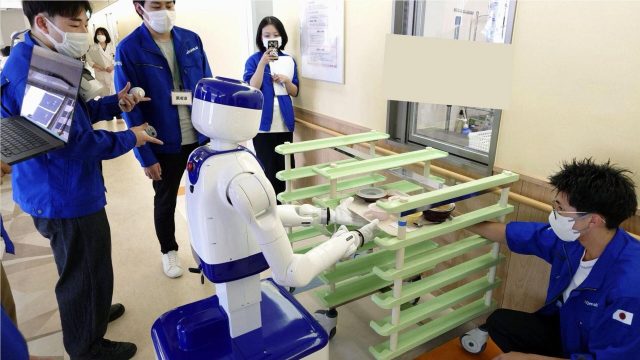 Япония планирует внедрить 10 миллионов ИИ-роботов к 2040 году из-за сокращения населения Япония стремится к интеграции 10 миллионов ИИ-роботов к 2040 году на фоне демографических изменений