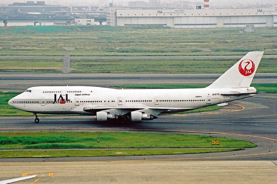 Boeing 737-400SF вернулся в парк «Атран»: первый рейс после четырехлетнего простоя