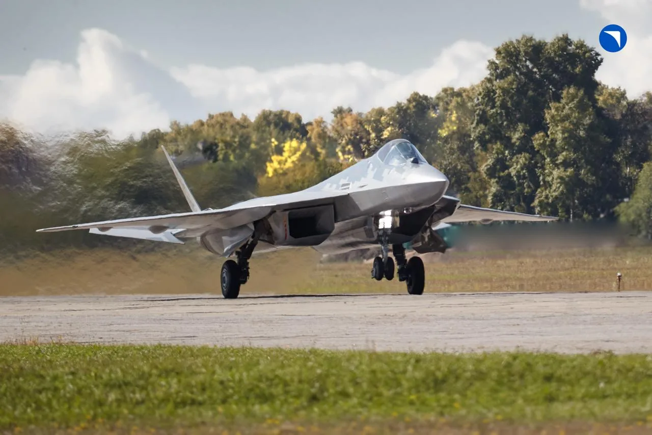 Войска получили обновленные самолеты Су-57 от ОАК: новые возможности для авиации России