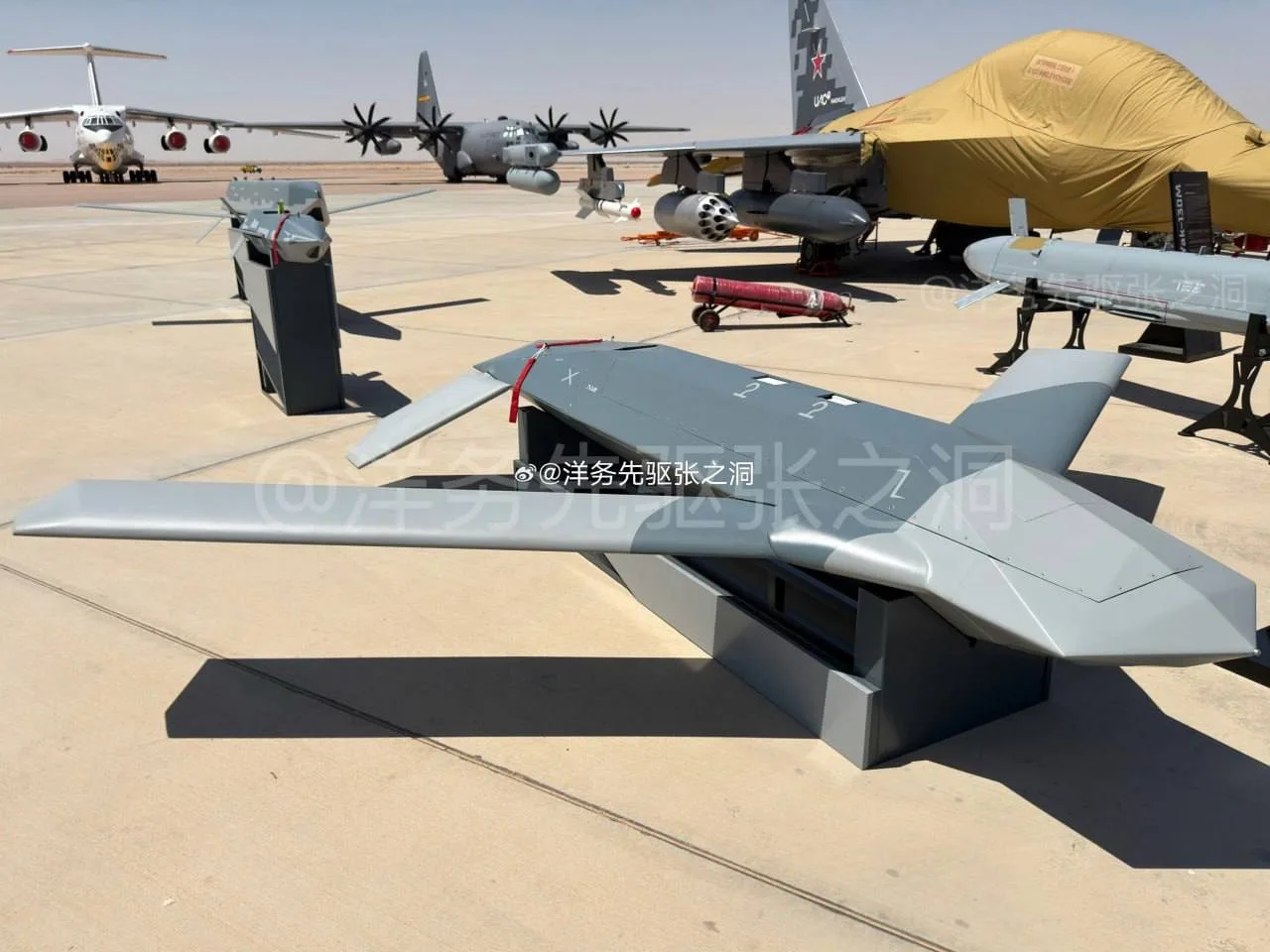 Образцы перспективных высокоточных авиационных боеприпасов для Су-57Э, представленные на Международном авиасалоне El Alamein International Airshow 2026 в Египте