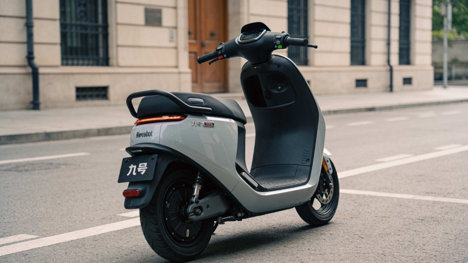 Segway-Ninebot представила серию электроскутеров N с мощными моторами и новыми батареями