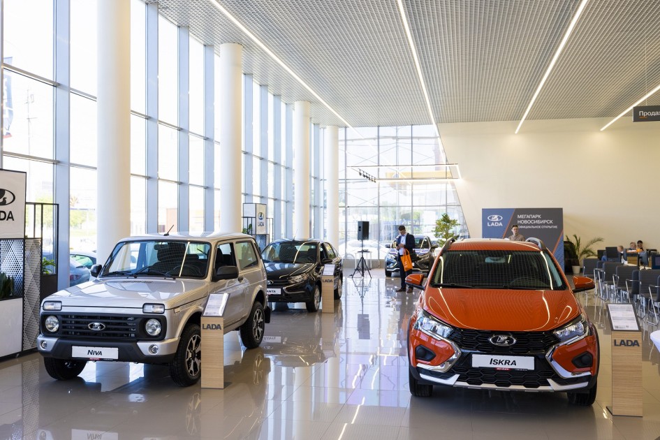 Автокредиты душат спрос: почему дилеры не снижают цены даже при падении продаж
