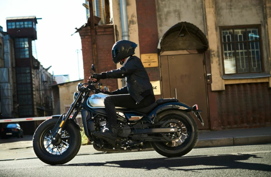CFMOTO 450CL-C меняет правила для круизеров с мощным двухцилиндровым мотором