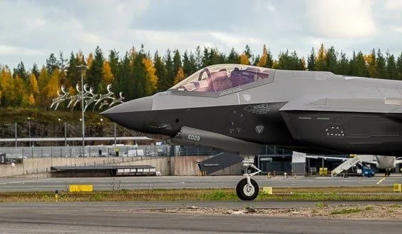 Финляндия усиливает оборону: первые F-35 уже на территории соседнего государства