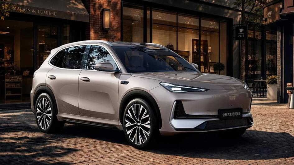 Geely Galaxy E5 с 800-вольтовой системой и разгоном до 100 за 5.8 секунды выходит дешевле прежнего