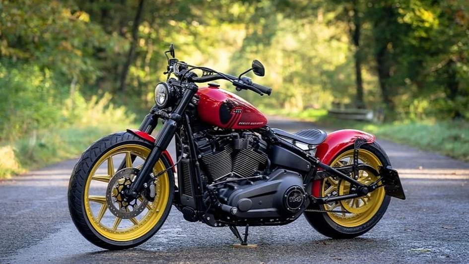 Thunderbike Flying Bob на базе Harley-Davidson Street Bob 2026 с уникальными колесами и яркой окраской