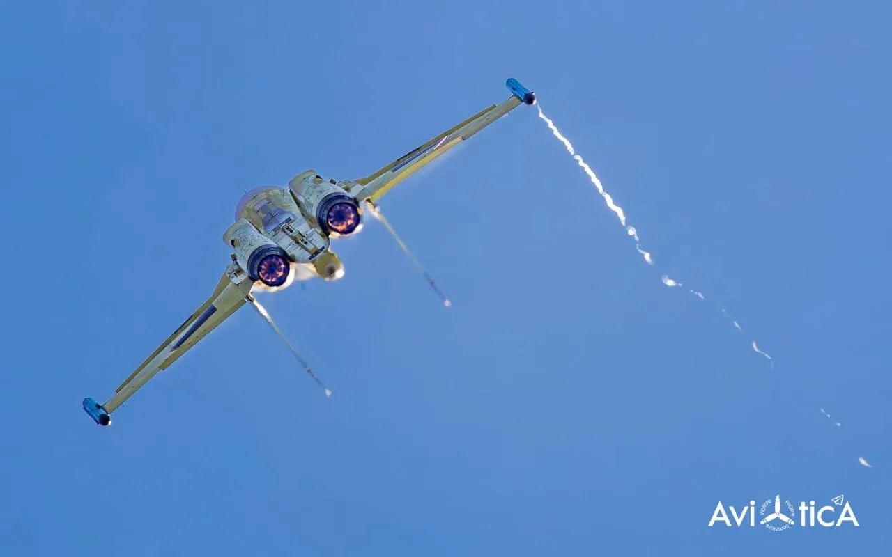 Истребитель-бомбардировщик Су-34 на фестивале «ВИВА АВИА!»