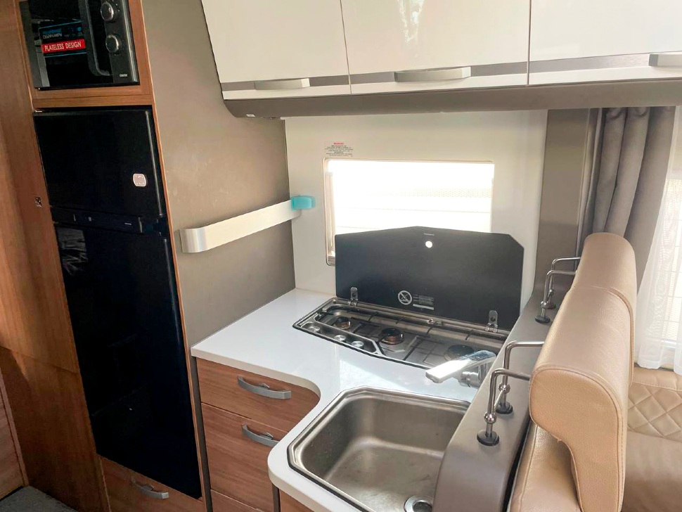 Новый Adria Coral XL 670 SP: комфортабельный автодом с водяным полом и современным оборудованием