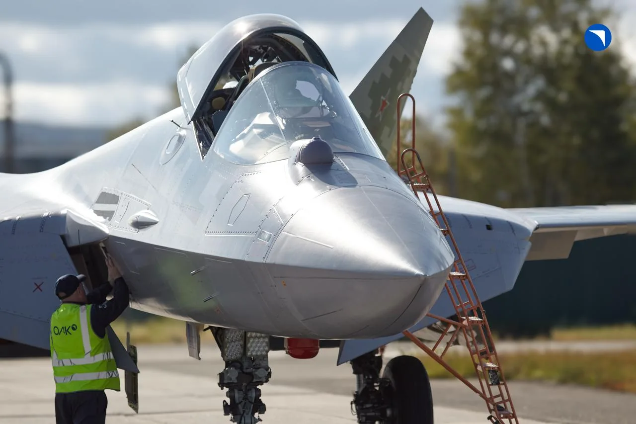 Войска получили обновленные самолеты Су-57 от ОАК: новые возможности для авиации России