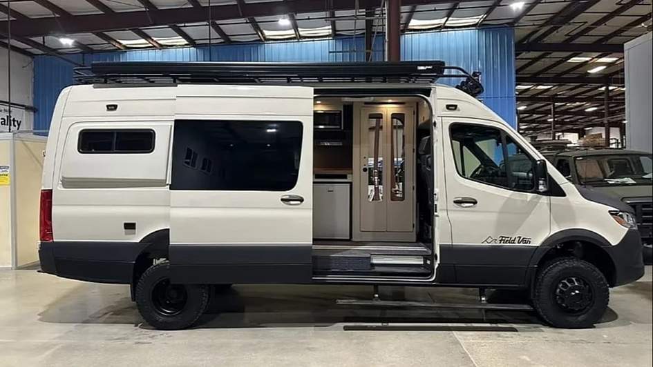 Field Van превратил Mercedes-Benz Sprinter в идеальный дом на колесах для всей семьи