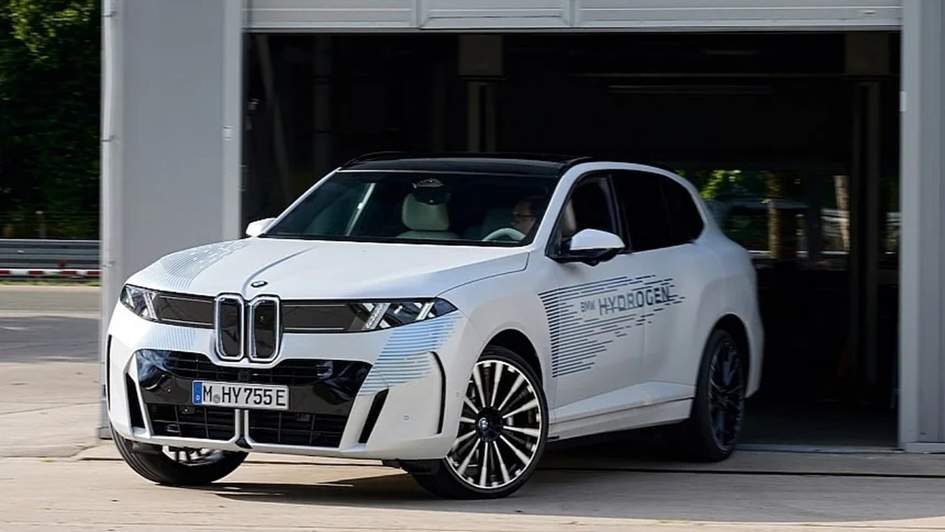BMW iX5 Hydrogen выходит на дороги с новым топливным элементом и рекордным запасом хода