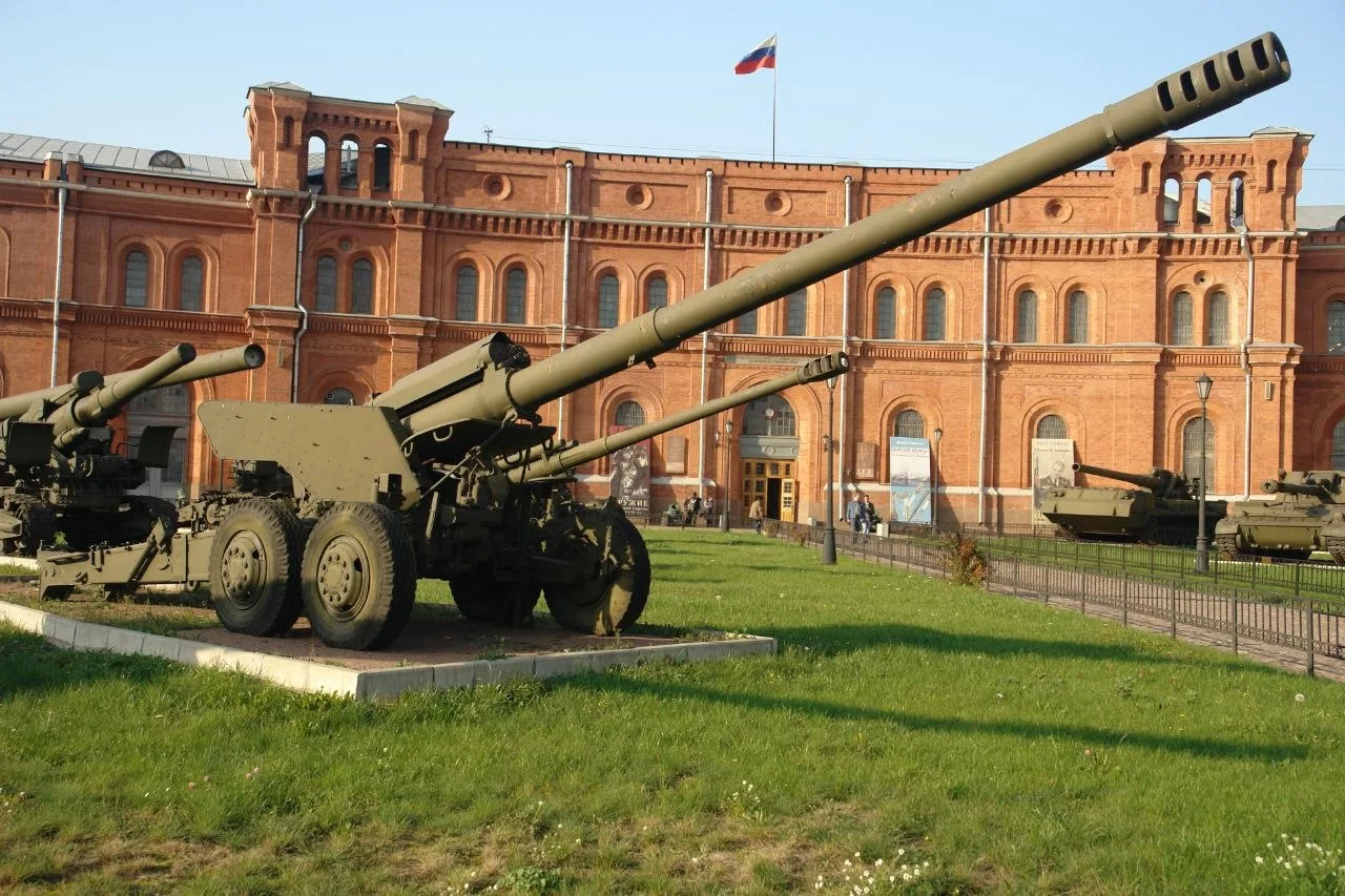 Российская артиллерия получила новый боеприпас. Речь идёт о некоем новом боеприпасе «Беркут» для орудий семейства «Гиацинт»