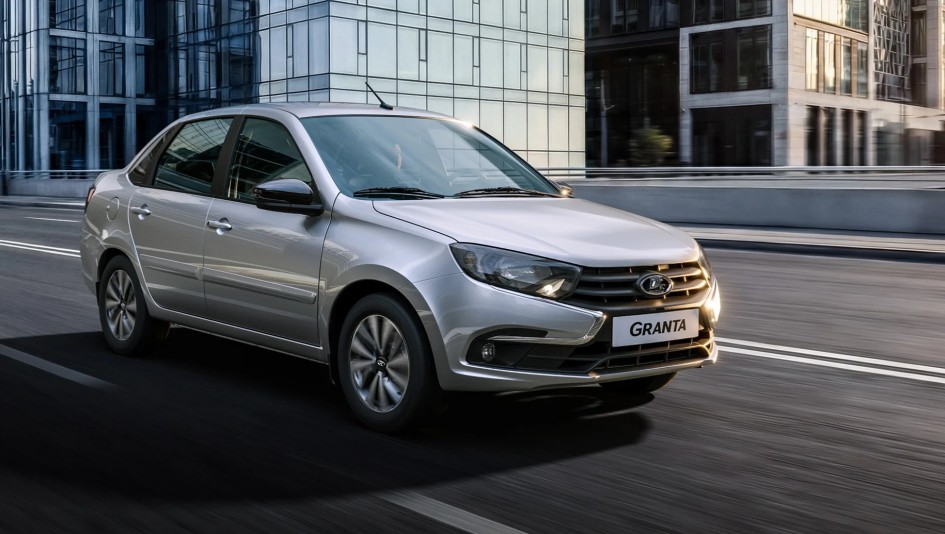 LADA Granta 2026: цены, комплектации, плюсы и минусы для российского рынка