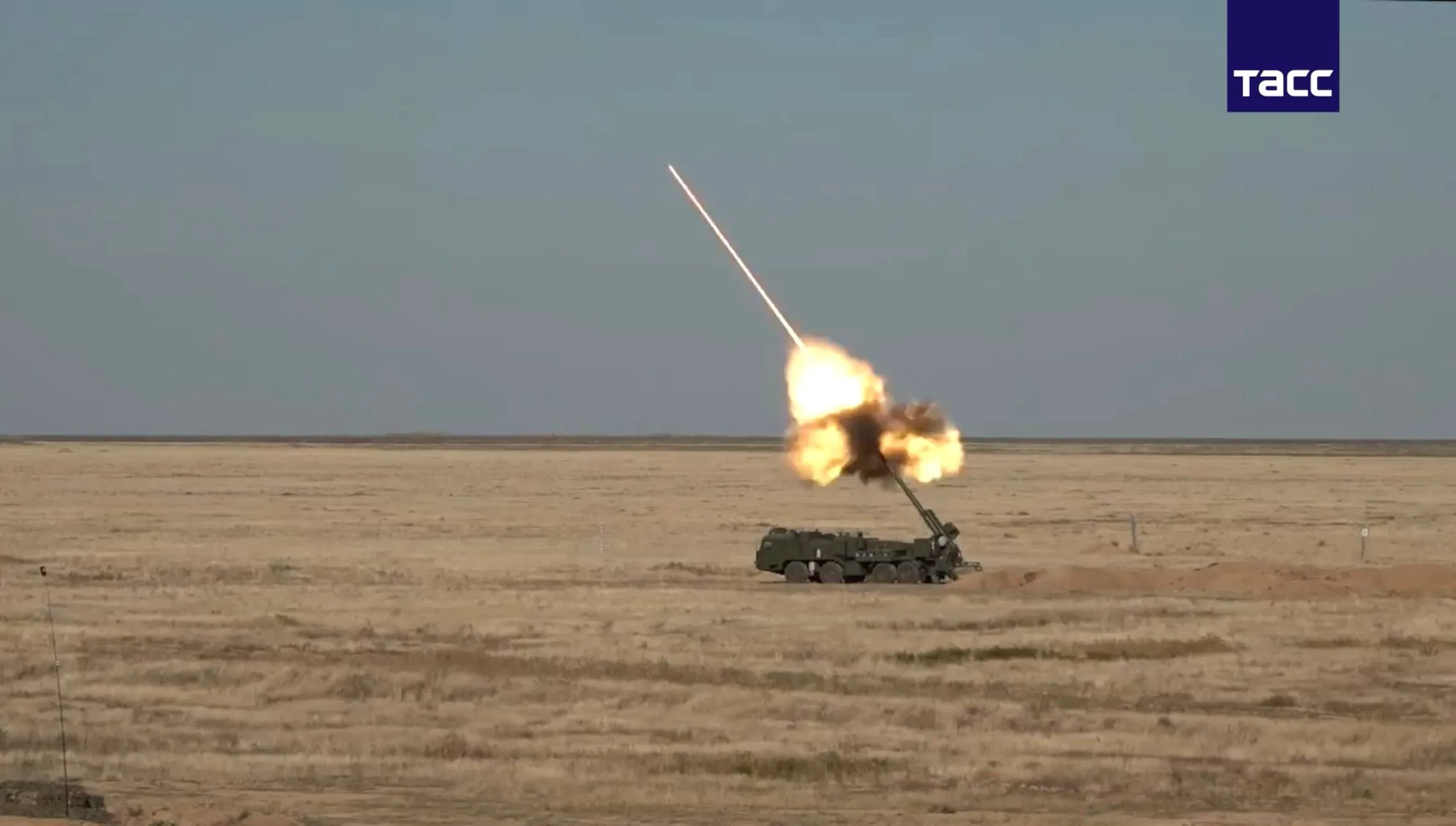 Дмитрий Медведев оценил новые образцы вооружения на полигоне Южного военного округа