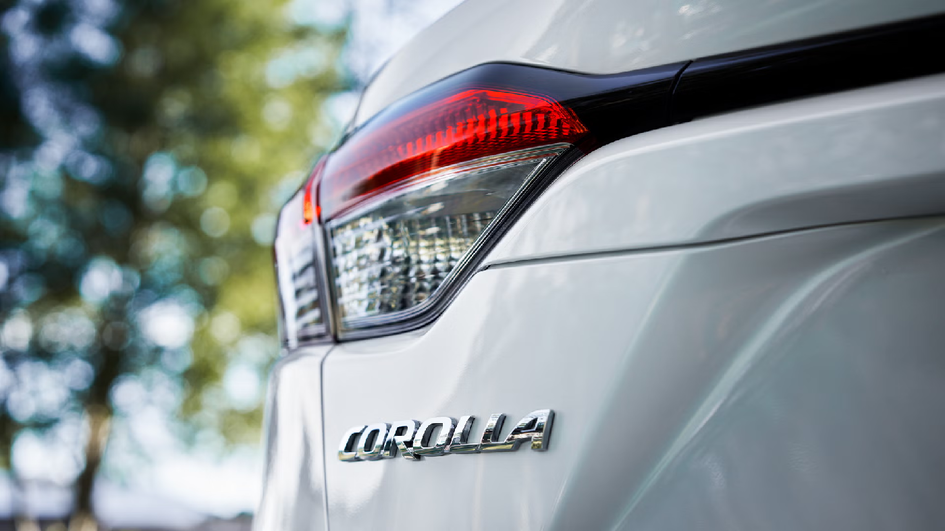 Toyota C-HR и Corolla: клиренс, багажник и расход топлива в реальном сравнении