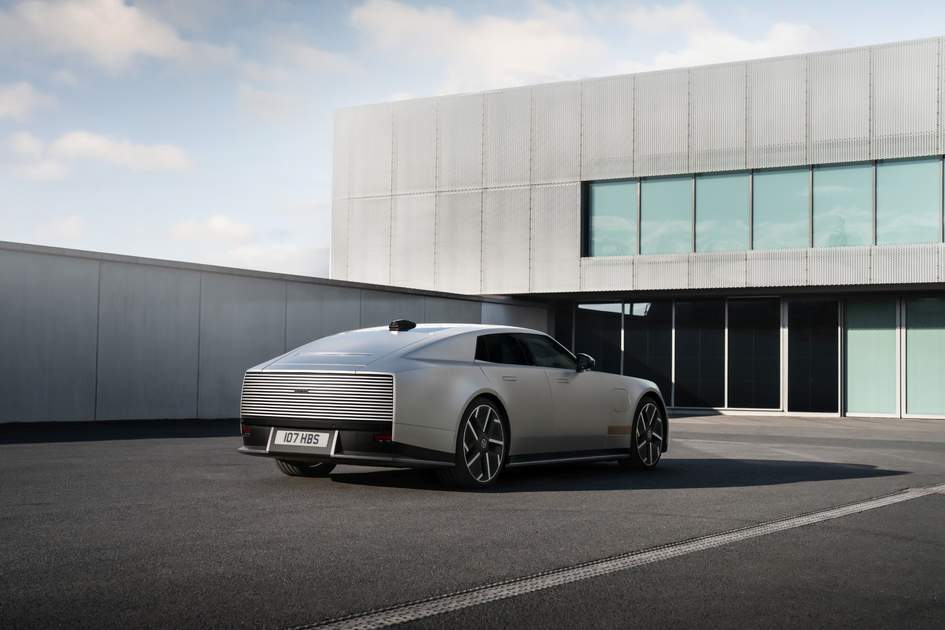 Jaguar выводит Type 01 EV в элиту электроседанов класса люкс