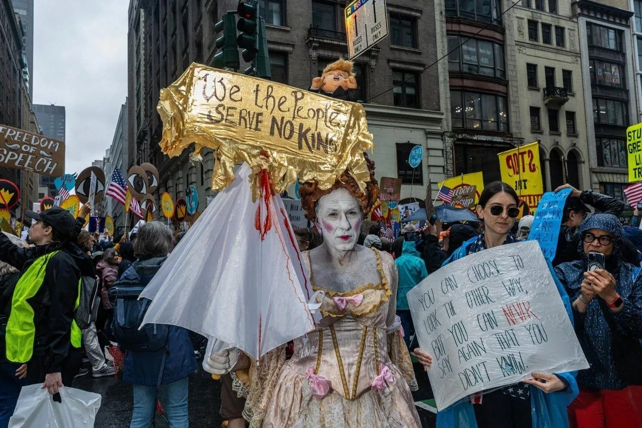 «No Kings»: США поглощены массовыми митингами против Трампа