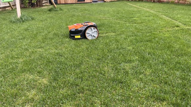 Роботокосилка OcuMow 16 без лишней сложности