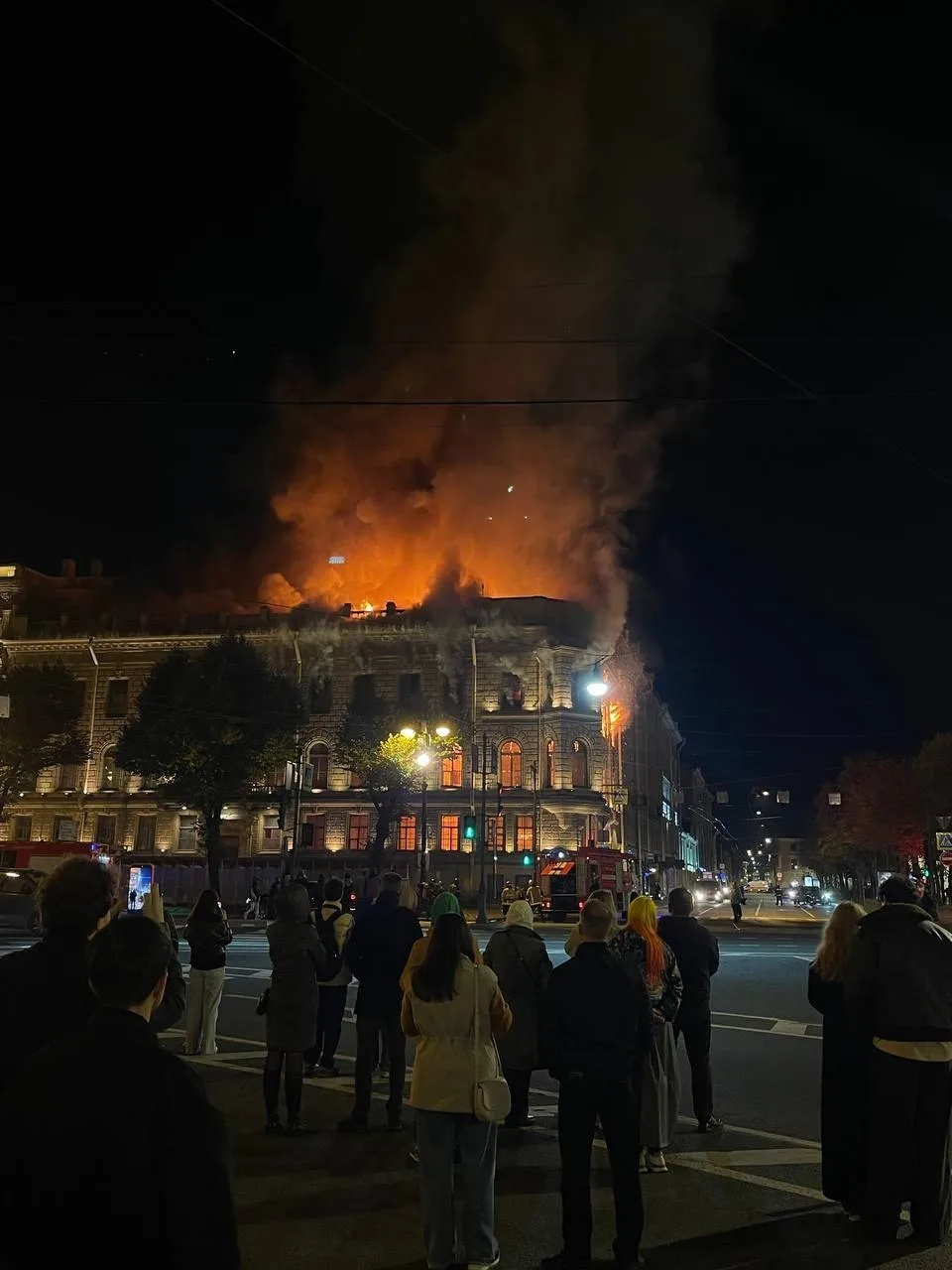 Пожар охватил особняк Миллера в историческом центре Санкт-Петербурга