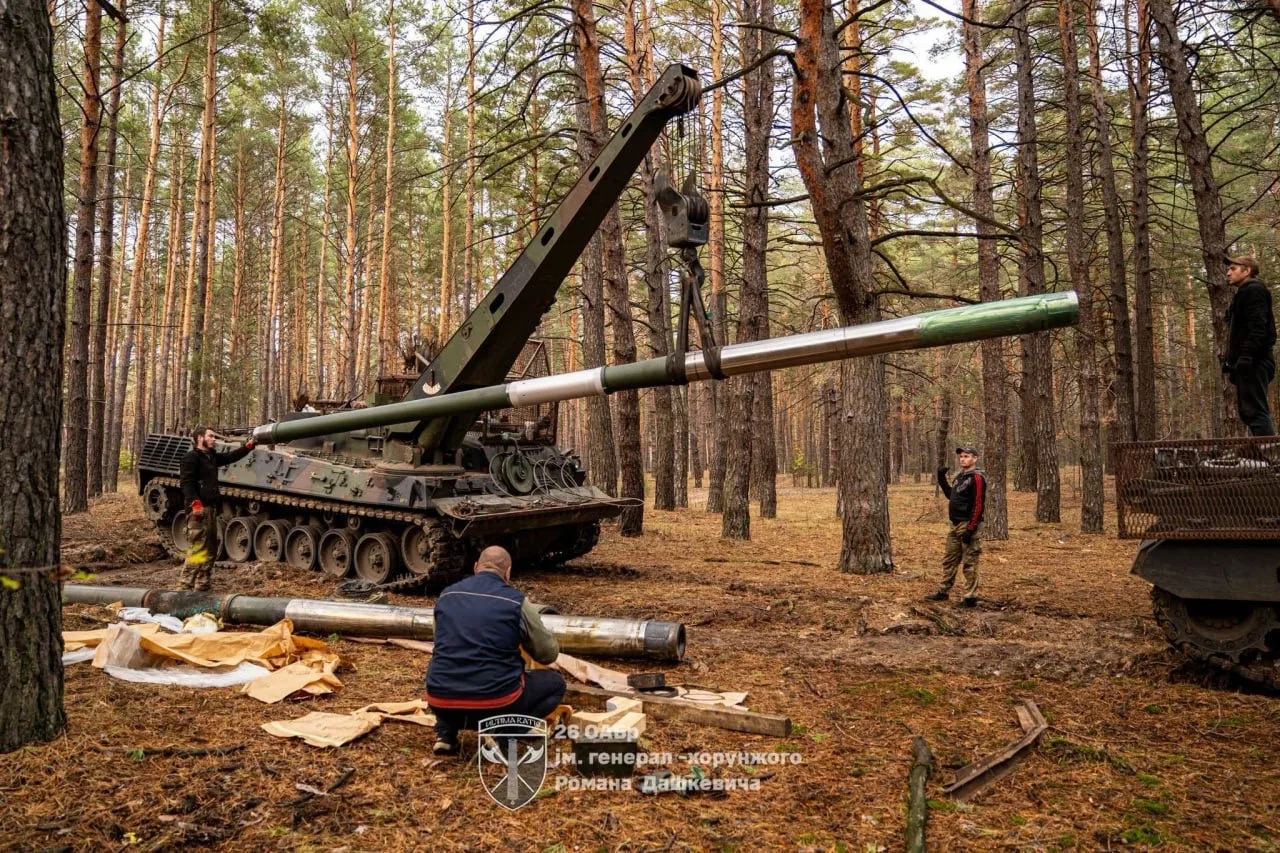 Встречайте: замена ствола САУ AHS Krab с помощью Bergepanzer 2 от украинских аэромобилов