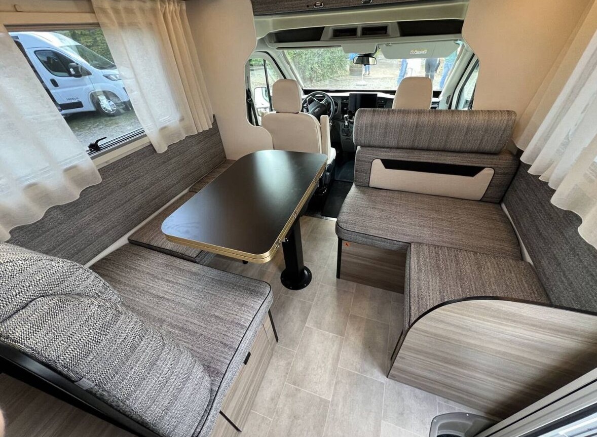 Новый минивэн RIMOR на платформе Ford Transit: комфорт и премиум-функции для шести пассажиров